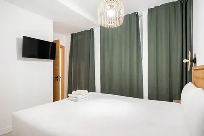 Cama o camas de una habitación en Nice flat in Lavapiés at street level S23C
