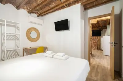 Cama o camas de una habitación en Nice flat in Lavapiés at street level S23C