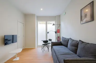 Una televisión o centro de entretenimiento en Ideal flat for groups of 6 people-FP12