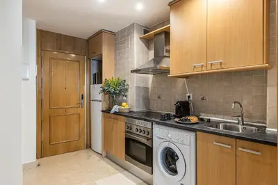 Una cocina o zona de cocina en Waou Gran Via Studio III - Corta Duración