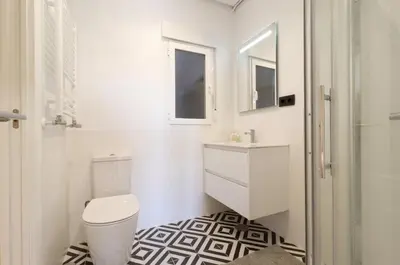 Un baño de Madrid Río Suites