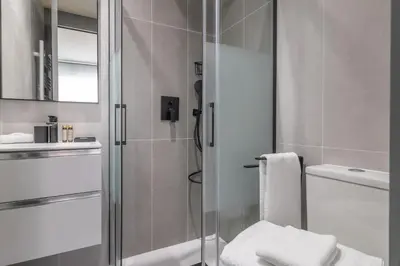 Un baño de Fresh 2-Bed Apartment for 3 in La Latina
