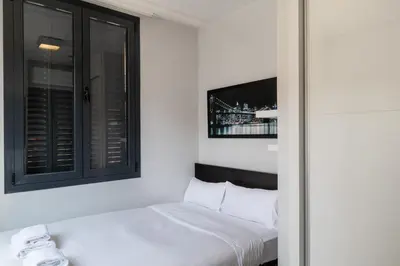 Cama o camas de una habitación en Habitaciones con estilo y comodidad en el centro de Madrid