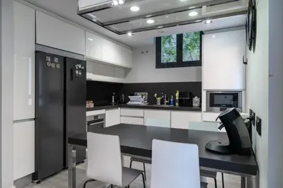 Una cocina o zona de cocina en Habitaciones con estilo y comodidad en el centro de Madrid