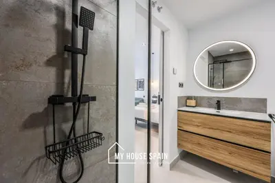 Un baño de MyHouseSpain - Santero Apartments B