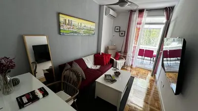 Una televisión o centro de entretenimiento en Apartament Azca 34