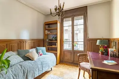 Zona de estar de Casa con céntricas vistas al exterior para eventos