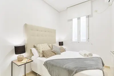 Cama o camas de una habitación en LEEWAYS APARTMENT XXVI in GRAN VÍA