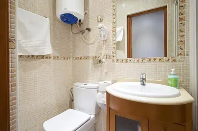 Un baño de BV Rooms