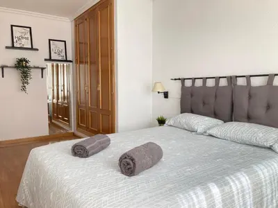 Cama o camas de una habitación en Apartamento grande, 2 dormitorios, garaje gratis