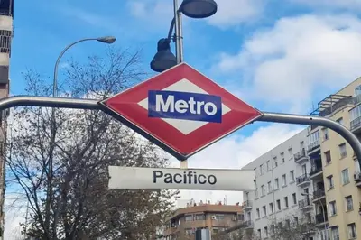 Certificado, premio, señal o documento que está expuesto en (J1) Ubicado en Madrid Centro - 5 personas.